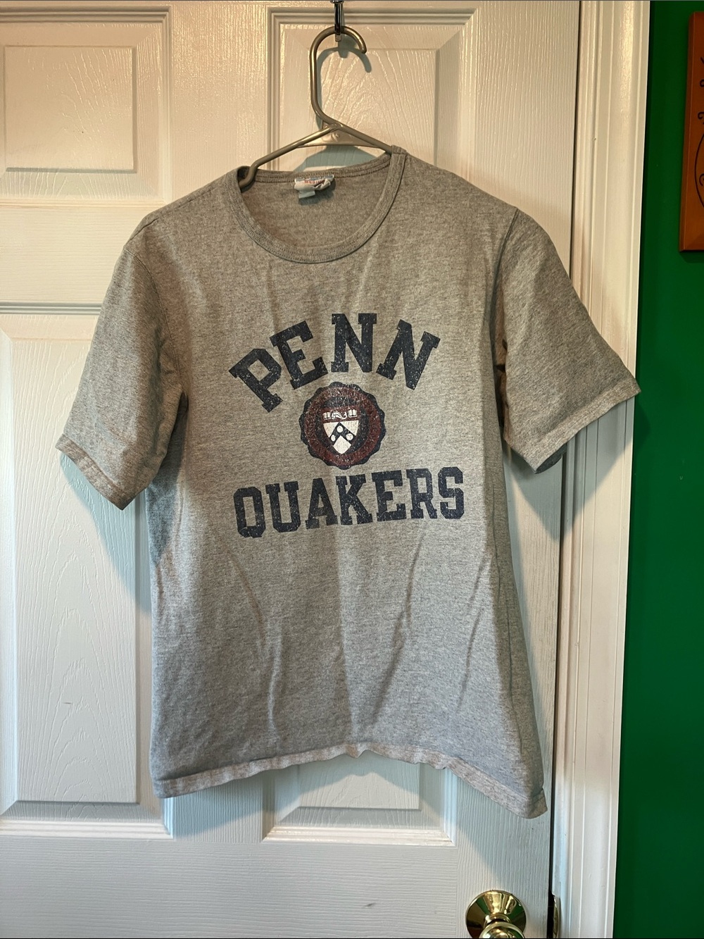 Penn Quakers Champion Gray logo crest Crewneck Tee shirt medium